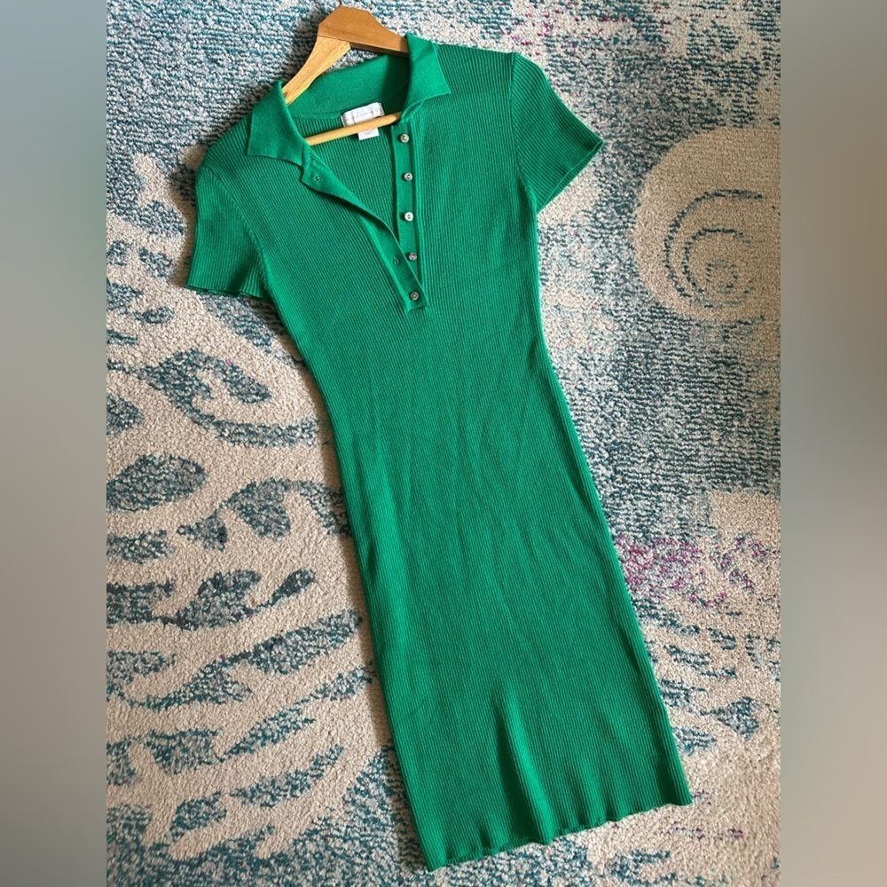 HOUSE OF HARLOW 1960 Ribbed Collared Polo Short Sleeve Midi Dress in Green